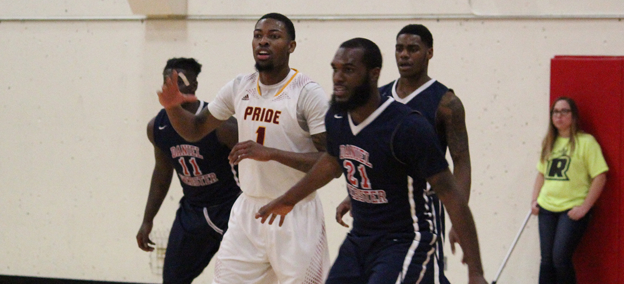 Men's Hoops Pulls Out Crucial Win over Elms