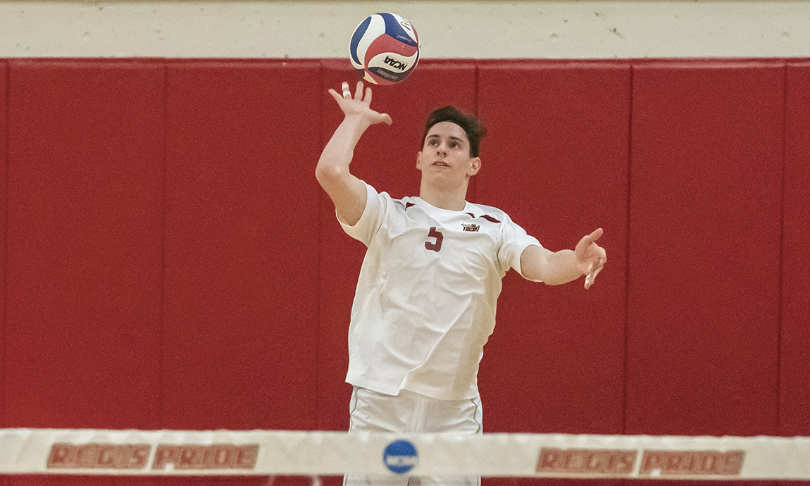 Men’s Volleyball Loses Conference Match to Wentworth