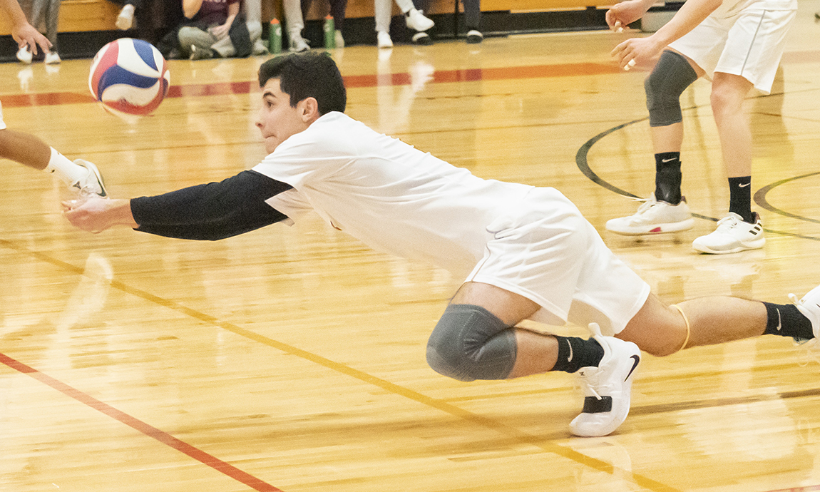 Regis Men’s Volleyball Sweeps Colby-Sawyer, Dean