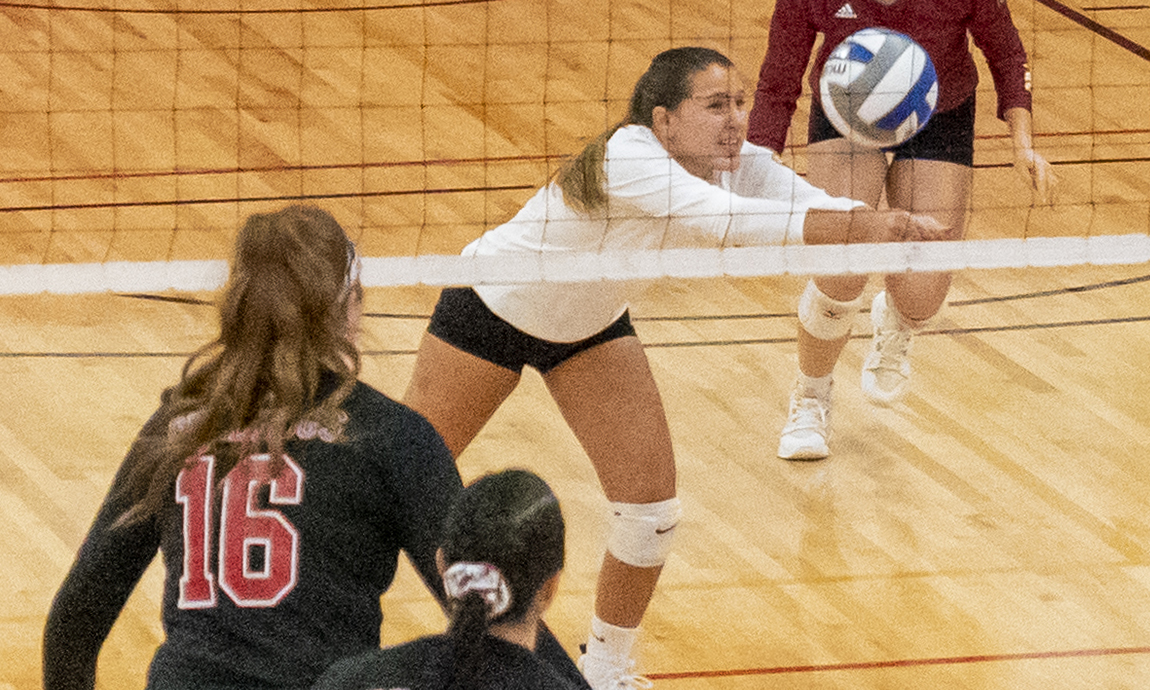 Women’s Volleyball Loses on Charger Comeback, 3-2