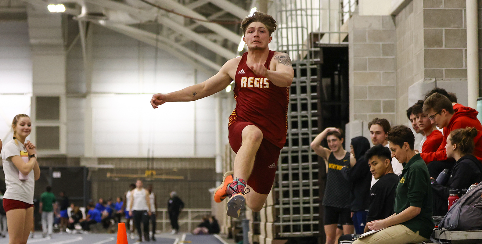 Men's Track & Field Opens Outdoor Season at Tufts Snowflake Classic