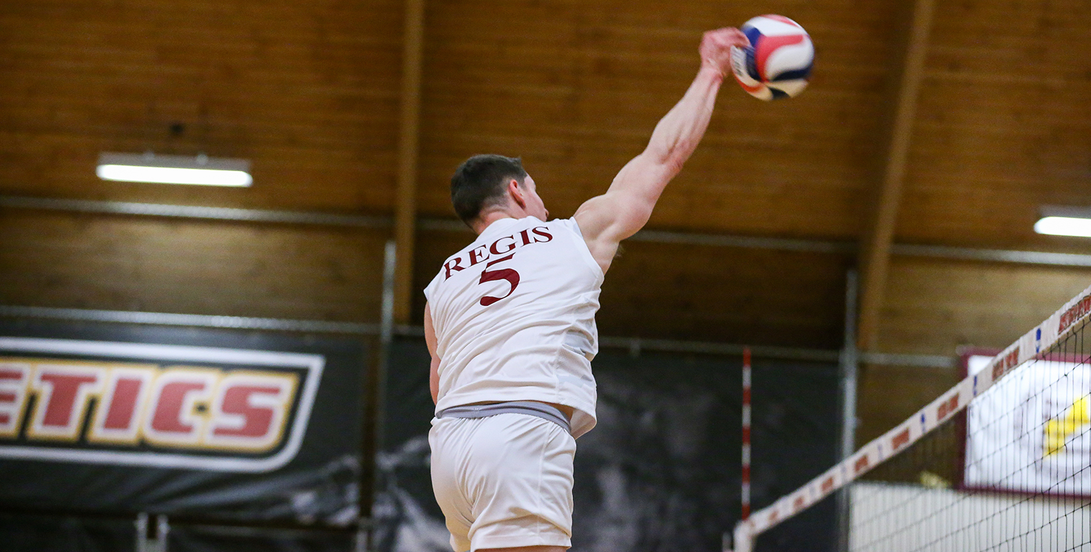 Men’s Volleyball Rallies for 3-2 Road Victory