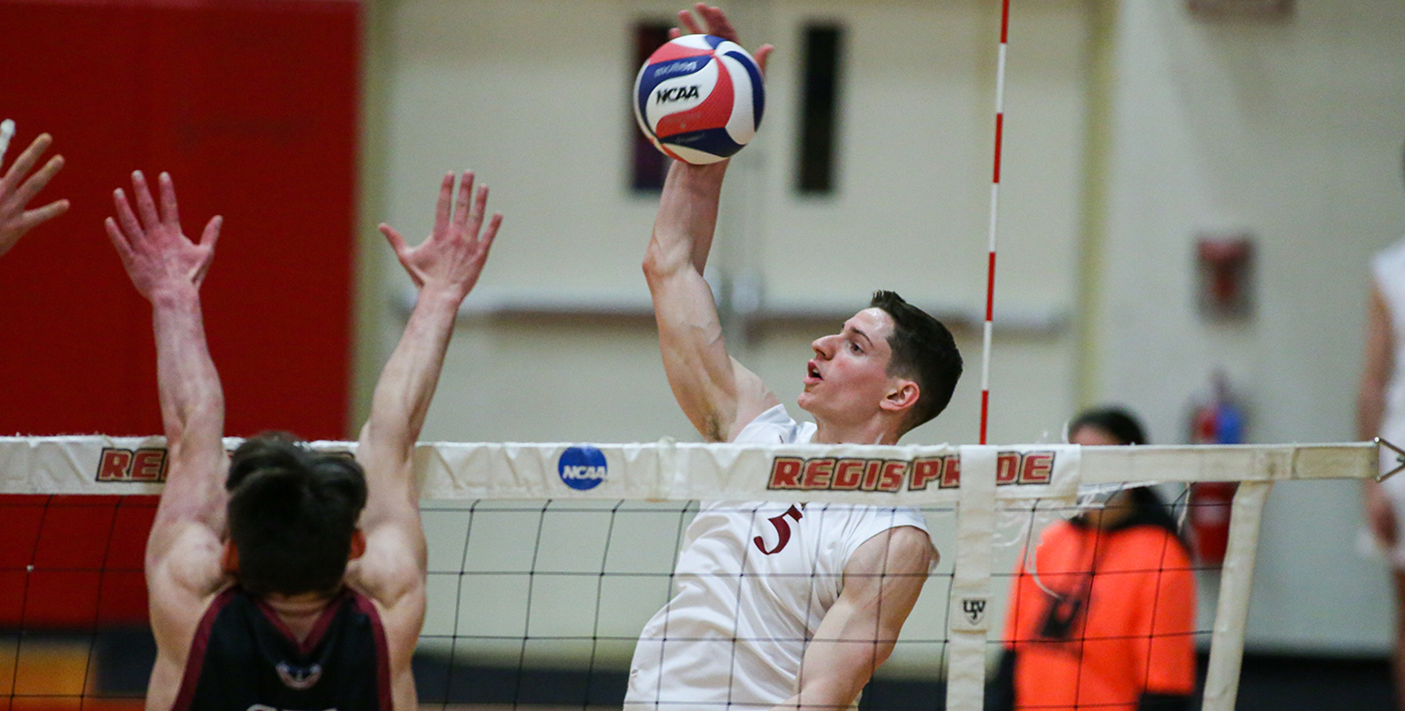 Men’s Volleyball Unable to Maintain Momentum in 3-1 Loss