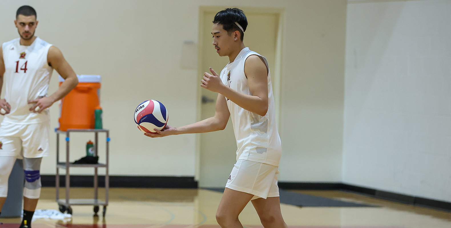 Men’s Volleyball Sweeps Purchase On the Road