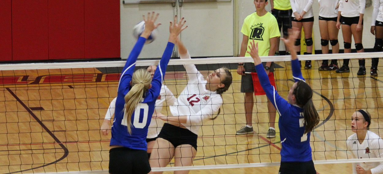 Women's Volleyball Falls To Johnson & Wales, Connecticut College