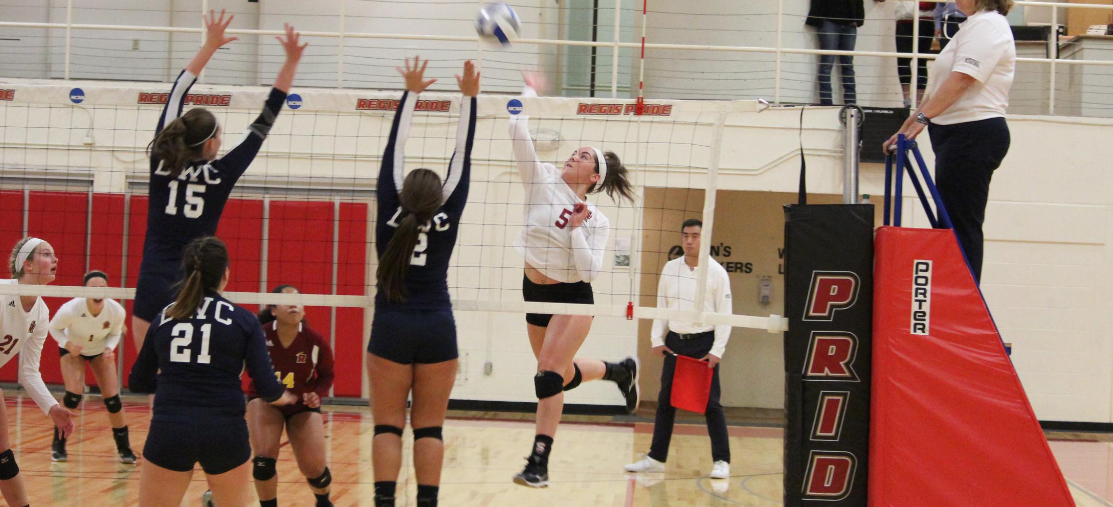 Women's Volleyball Swept By Framingham State