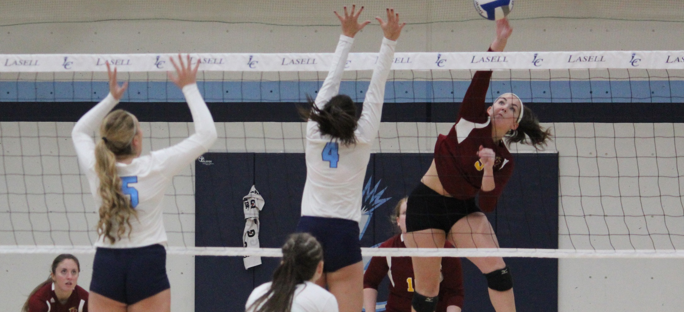 Volleyball Earns First 2018 Victory with 3-0 Road Win