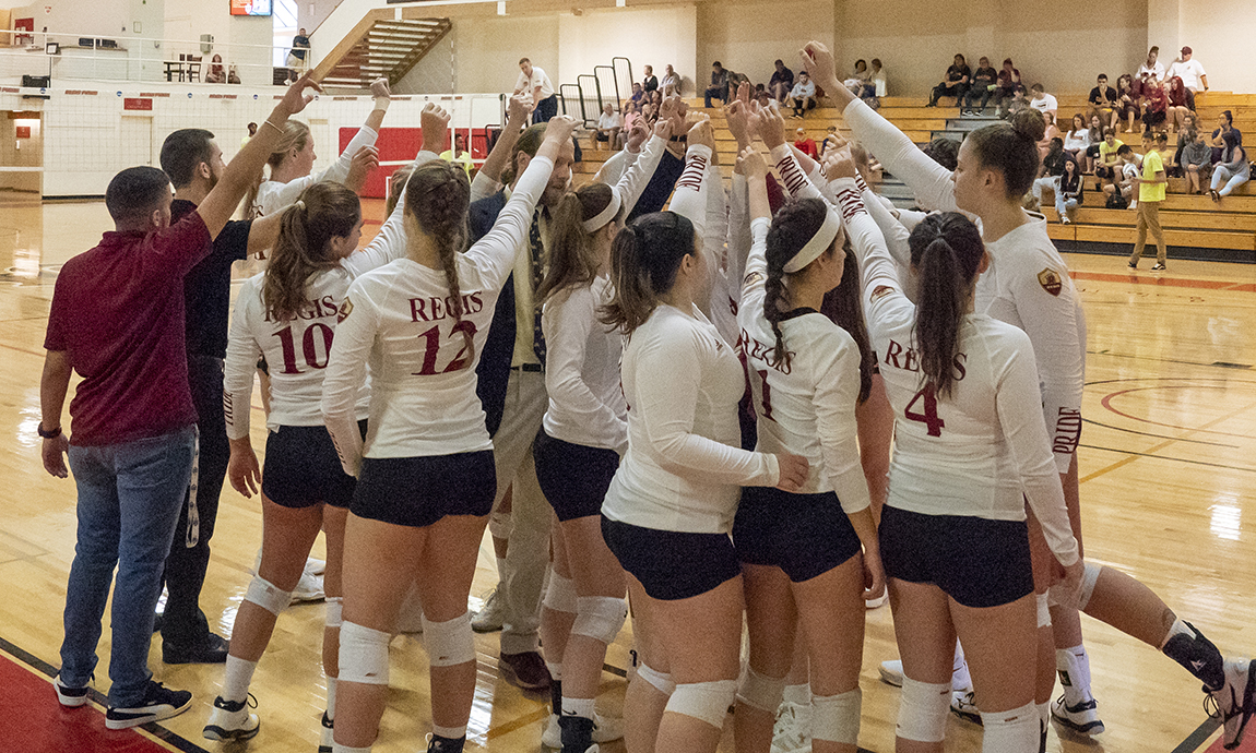 Women’s Volleyball Drops Two in Saturday Tri-Match