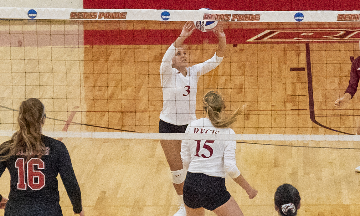Women’s Volleyball Opens 2019 Season with Sweep