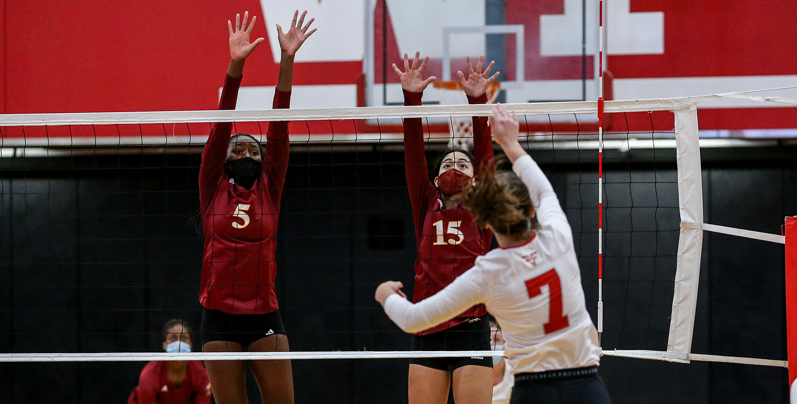 Women’s Volleyball Wins Third Straight with Home Sweep