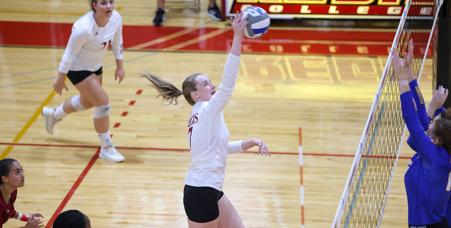 Women’s Volleyball Block Party Leads to 3-1 Victory